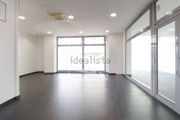 locale commerciale in vendita a Reggio nell'Emilia