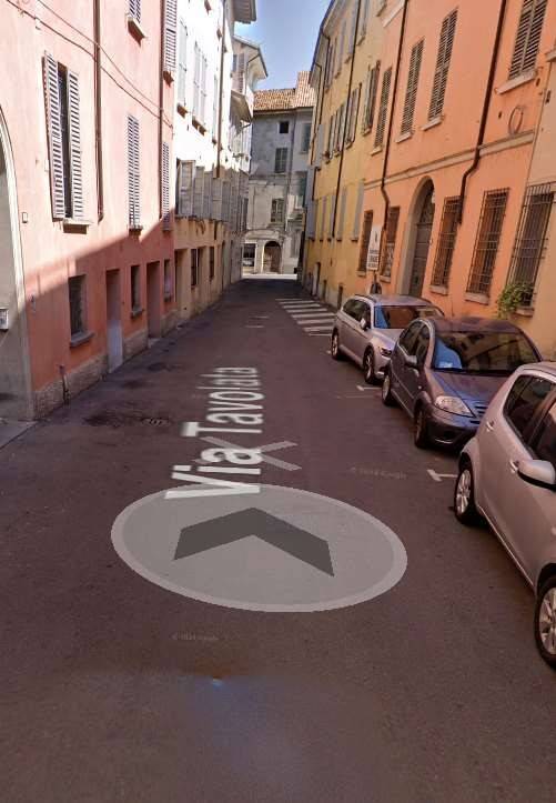 intera palazzina in vendita a Reggio nell'Emilia in zona Città Storica