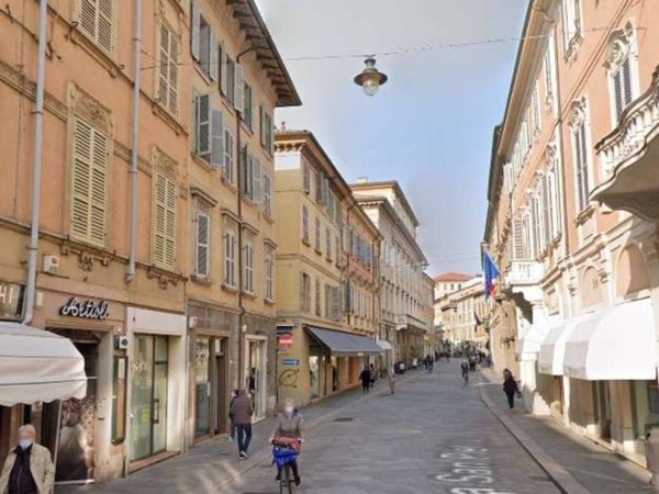 intera palazzina in vendita a Reggio nell'Emilia in zona Città Storica