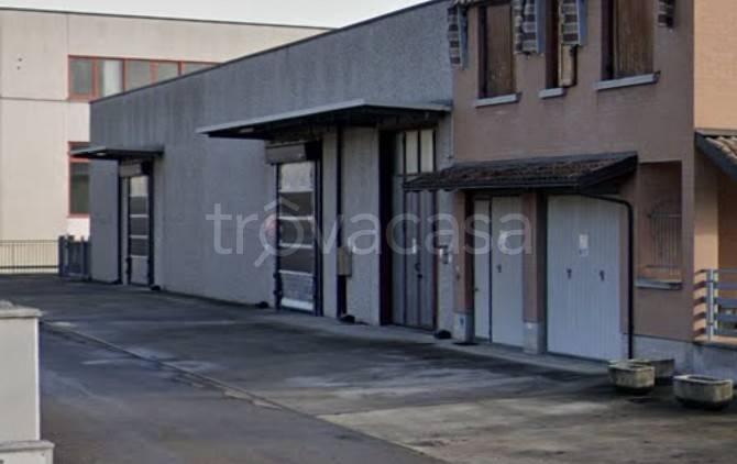 locale commerciale in vendita a Reggio nell'Emilia in zona Pieve Modolena