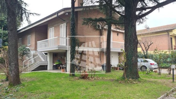 casa indipendente in vendita a Reggio nell'Emilia in zona Pieve Modolena