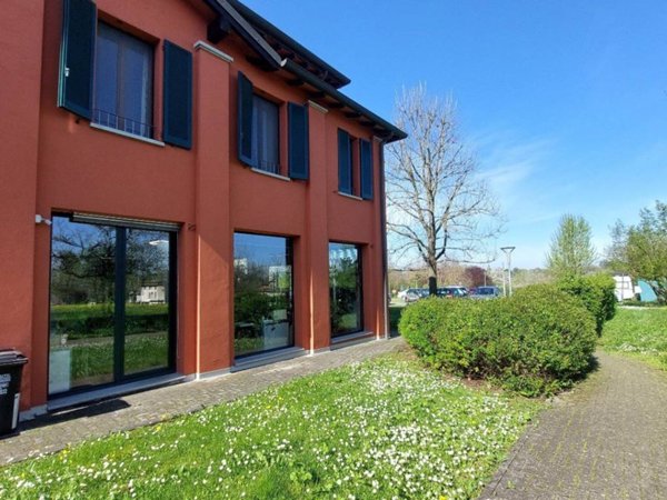 negozio in vendita a Reggio nell'Emilia in zona San Bartolomeo