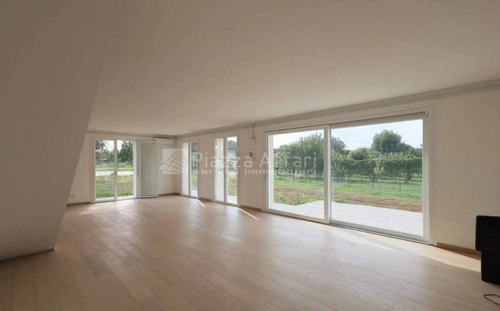 casa indipendente in vendita a Reggio nell'Emilia