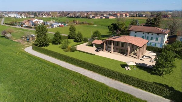 casa indipendente in vendita a Reggio nell'Emilia in zona Fogliano