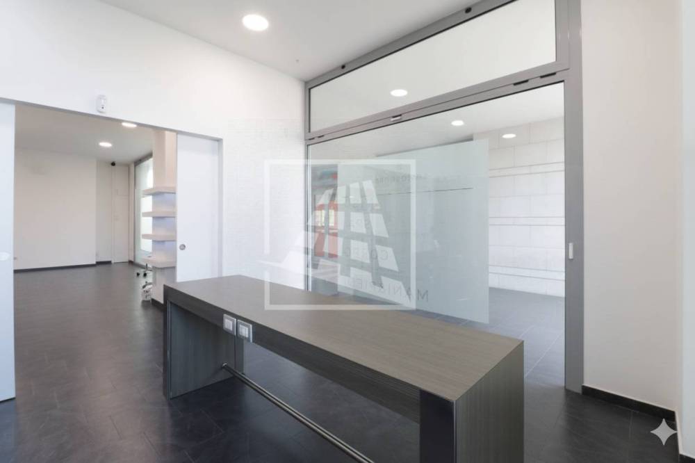 locale commerciale in vendita a Reggio nell'Emilia