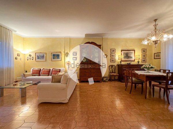 casa indipendente a Reggio nell'Emilia in zona San Pellegrino / Villa Canali