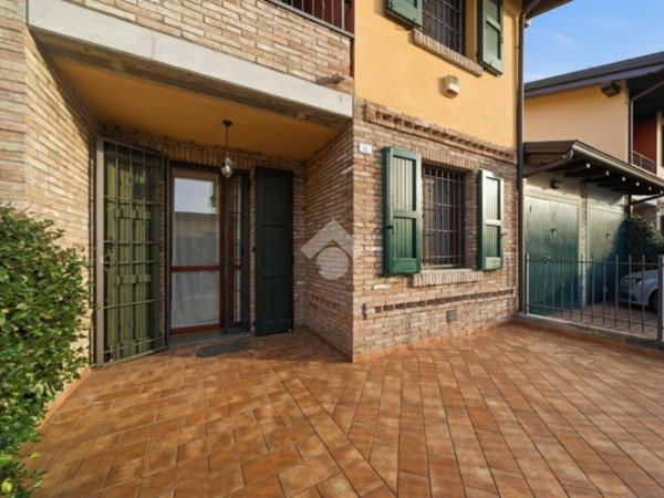 casa indipendente in vendita a Reggio nell'Emilia