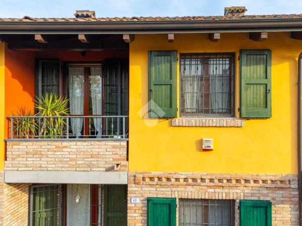 casa indipendente in vendita a Reggio nell'Emilia