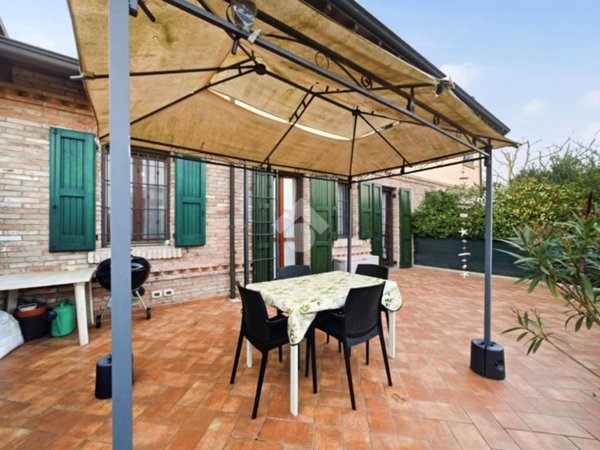 casa indipendente in vendita a Reggio nell'Emilia