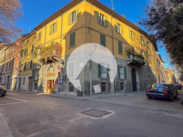 negozio in vendita a Reggio nell'Emilia in zona Città Storica