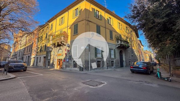 negozio in vendita a Reggio nell'Emilia in zona Città Storica