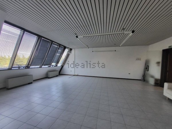 ufficio in vendita a Reggio nell'Emilia in zona Città Storica