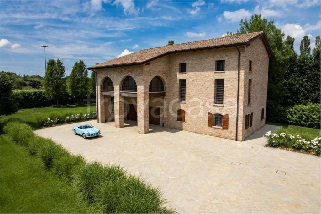 casa indipendente in vendita a Reggio nell'Emilia in zona Fogliano