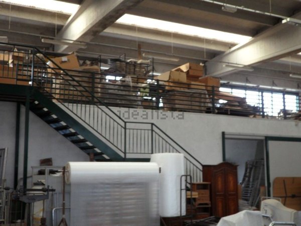 locale commerciale in vendita a Reggio nell'Emilia in zona Marmirolo