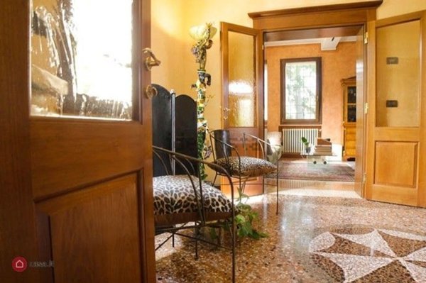 casa indipendente in vendita a Reggio nell'Emilia in zona Città Storica