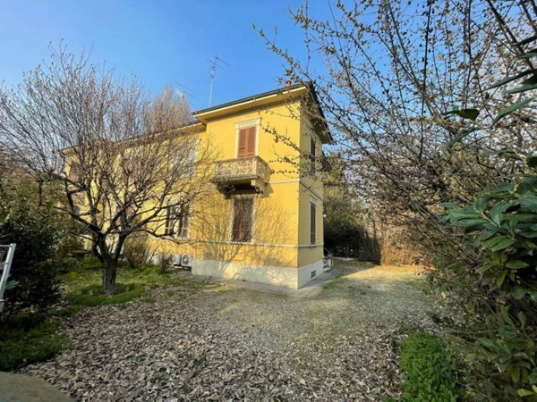 casa indipendente in vendita a Reggio nell'Emilia in zona Città Storica