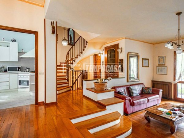 casa indipendente in vendita a Reggio nell'Emilia in zona Rivalta