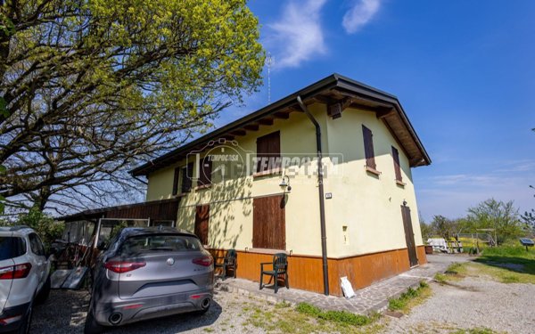 casa indipendente in vendita a Reggio nell'Emilia