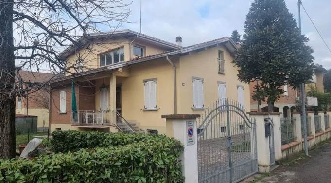 casa indipendente in vendita a Reggio nell'Emilia