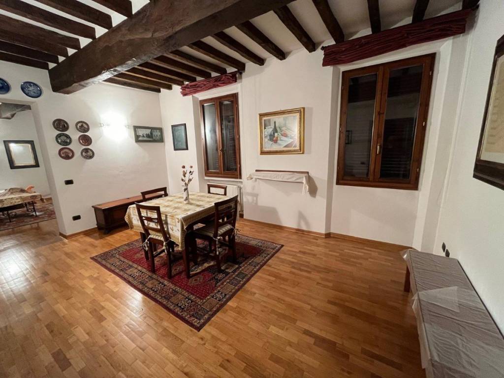 appartamento in vendita a Reggio nell'Emilia in zona Città Storica