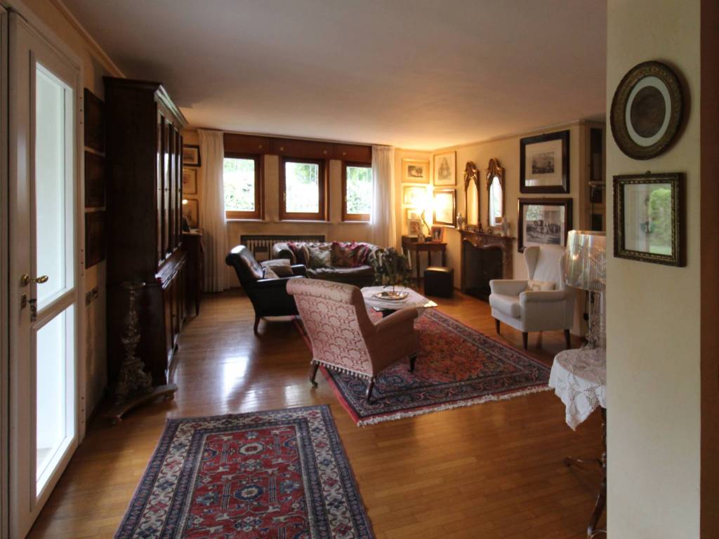 casa indipendente in vendita a Reggio nell'Emilia