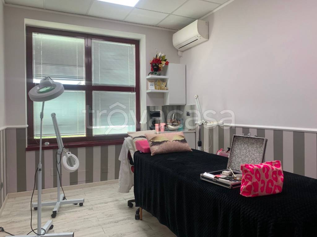 negozio in vendita a Reggio nell'Emilia in zona Cadè / Gaida