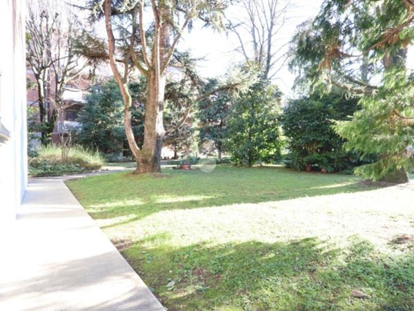 appartamento in vendita a Reggio nell'Emilia in zona Città Storica