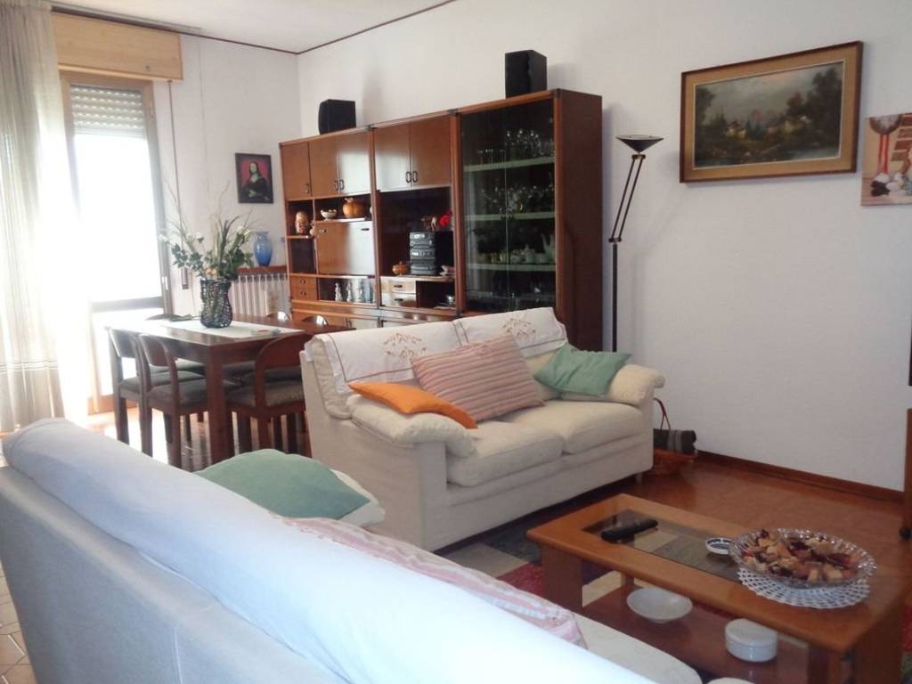 casa indipendente in vendita a Reggio nell'Emilia