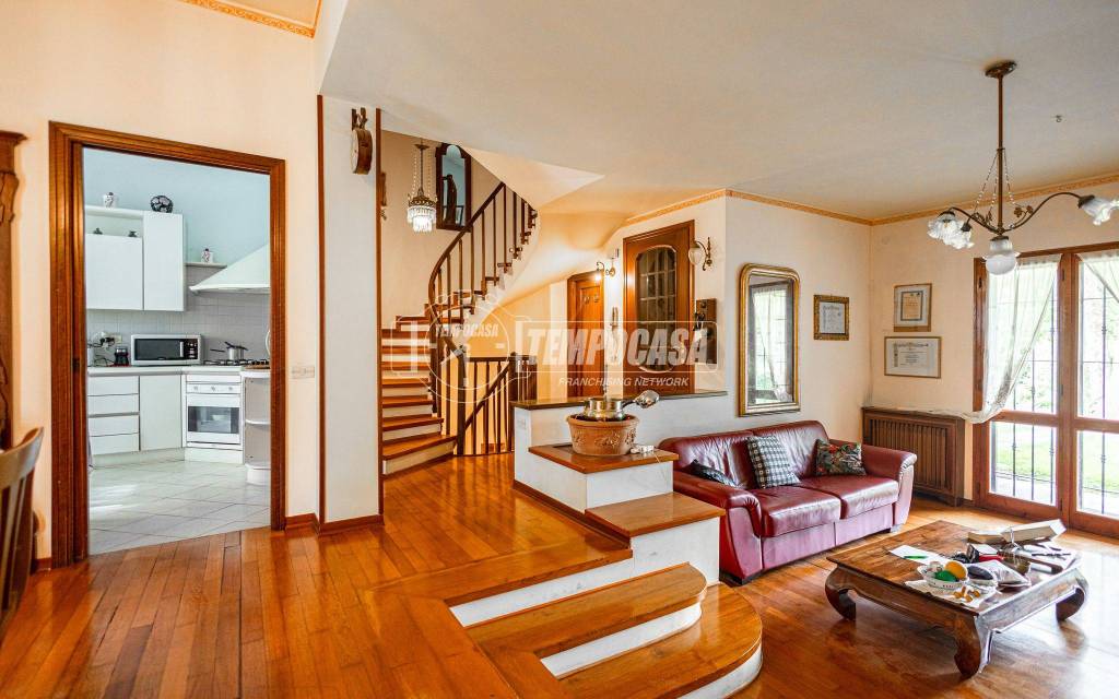 casa indipendente in vendita a Reggio nell'Emilia in zona Baragalla