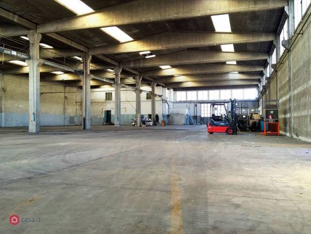 locale commerciale in vendita a Reggio nell'Emilia