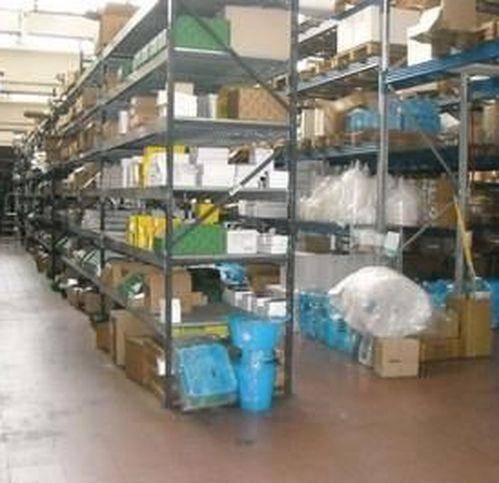 locale commerciale in vendita a Reggio nell'Emilia in zona Buco del Signore