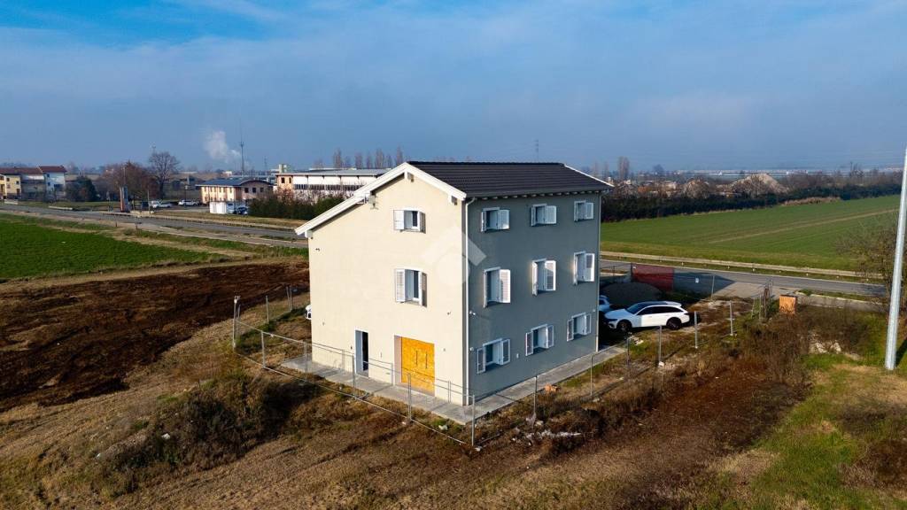 casa indipendente in vendita a Reggio nell'Emilia in zona Roncocesi