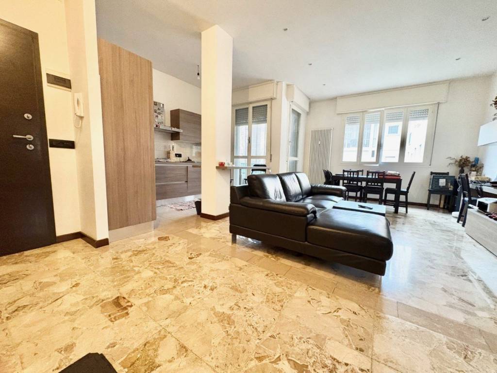 appartamento in vendita a Reggio nell'Emilia in zona Tribunale