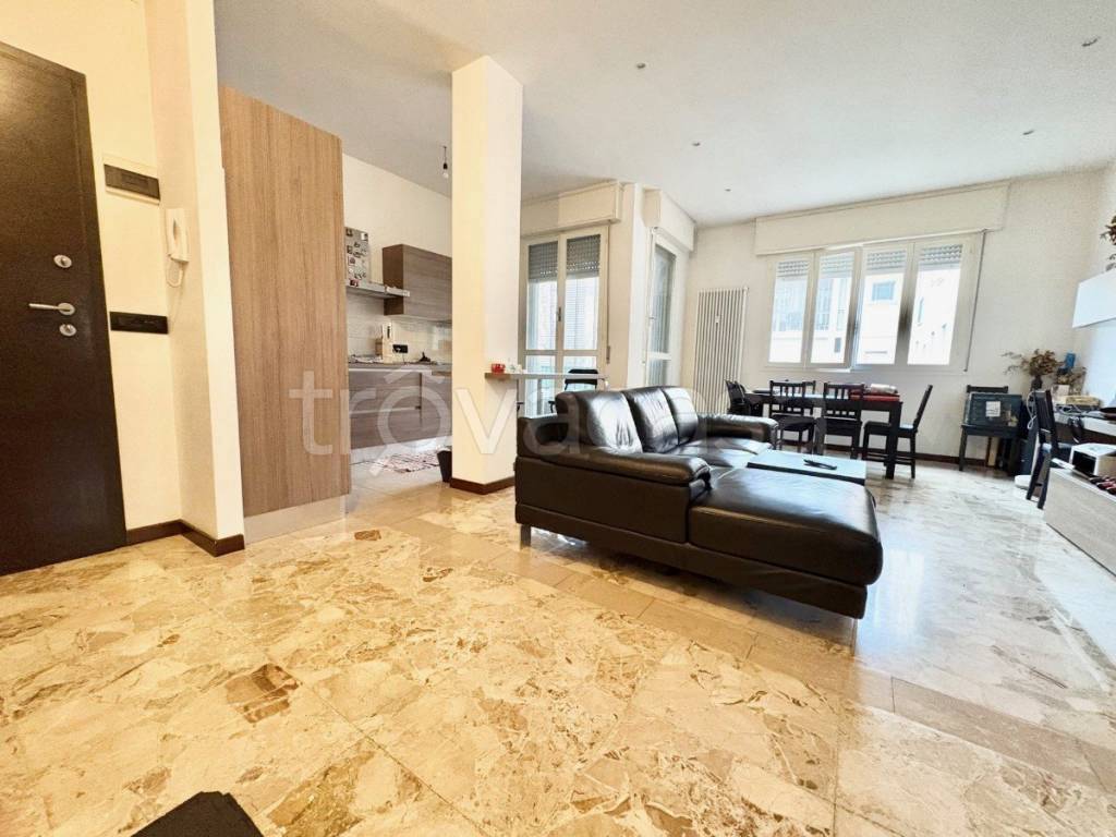 appartamento in vendita a Reggio nell'Emilia in zona Tribunale