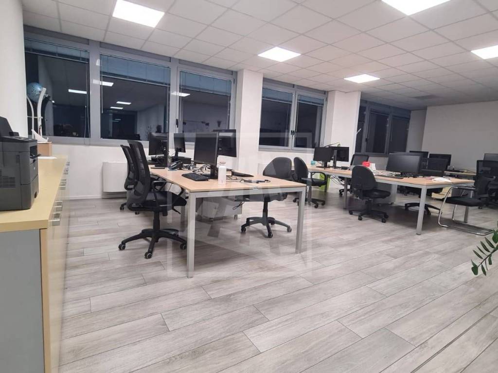 ufficio in vendita a Reggio nell'Emilia in zona Santa Croce