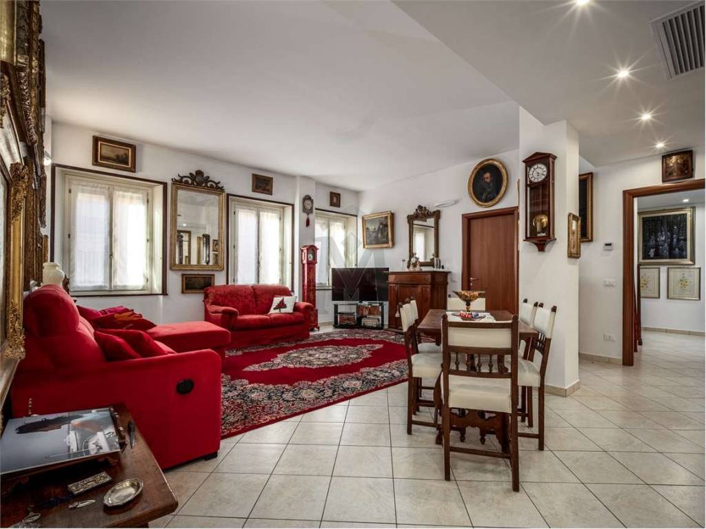 appartamento in vendita a Reggio nell'Emilia in zona Città Storica