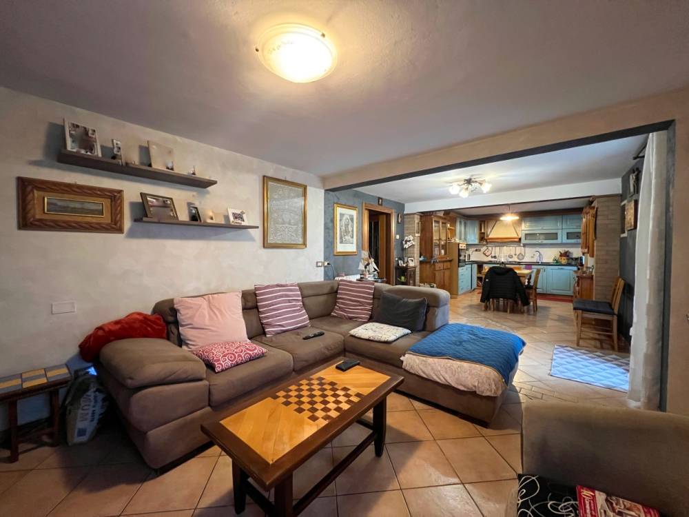 casa indipendente in vendita a Reggio nell'Emilia in zona Villa Bagno