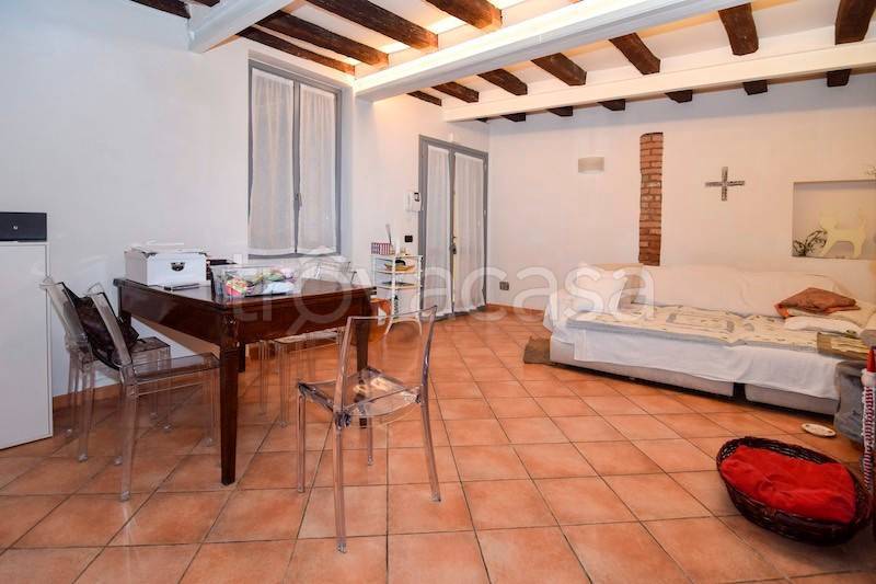 appartamento in vendita a Reggio nell'Emilia in zona Città Storica