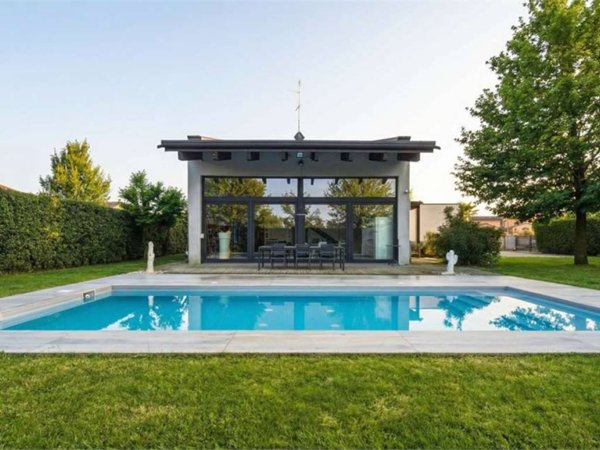 casa indipendente in vendita a Reggio nell'Emilia in zona Roncocesi