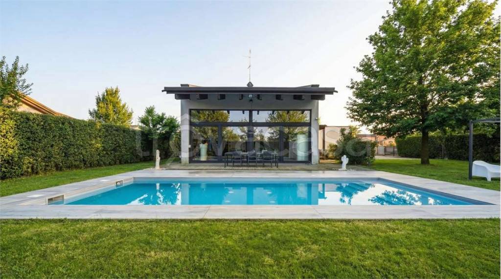 casa indipendente in vendita a Reggio nell'Emilia in zona Roncocesi