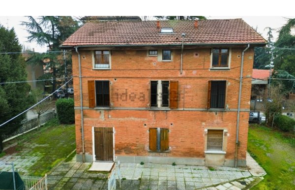 casa indipendente in vendita a Reggio nell'Emilia in zona Santa Croce