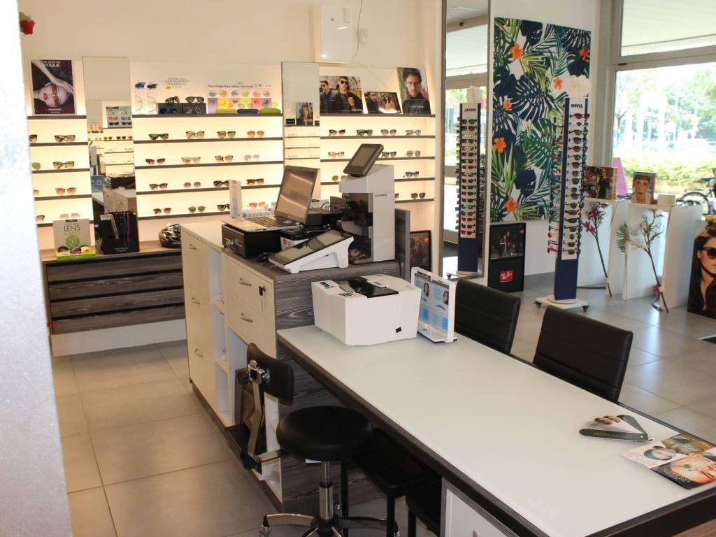 negozio in vendita a Reggio nell'Emilia