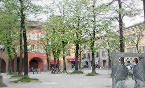 intera palazzina in vendita a Reggio nell'Emilia in zona Città Storica