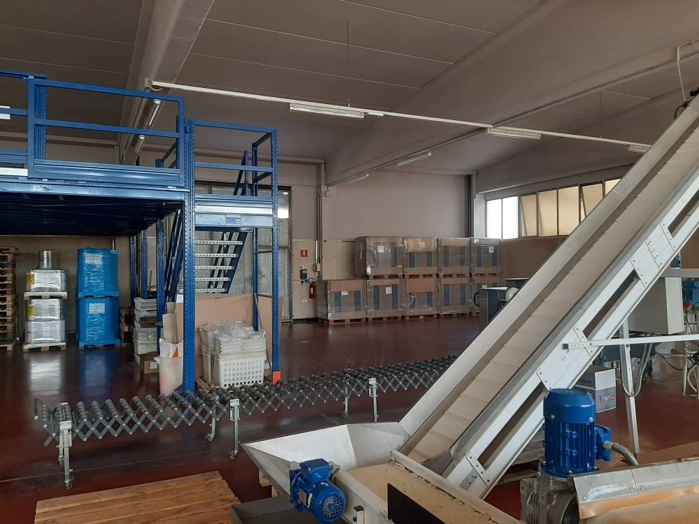 locale commerciale in vendita a Reggio nell'Emilia