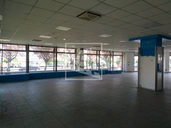 locale commerciale in vendita a Reggio nell'Emilia