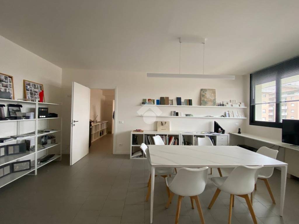 ufficio in vendita a Reggio nell'Emilia in zona Regina Pacis