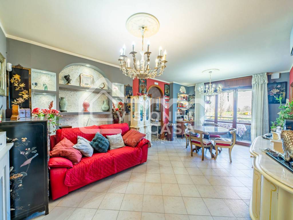 appartamento in vendita a Reggio nell'Emilia in zona Città Storica