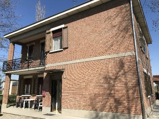 casa indipendente in vendita a Reggio nell'Emilia in zona Pratofontana