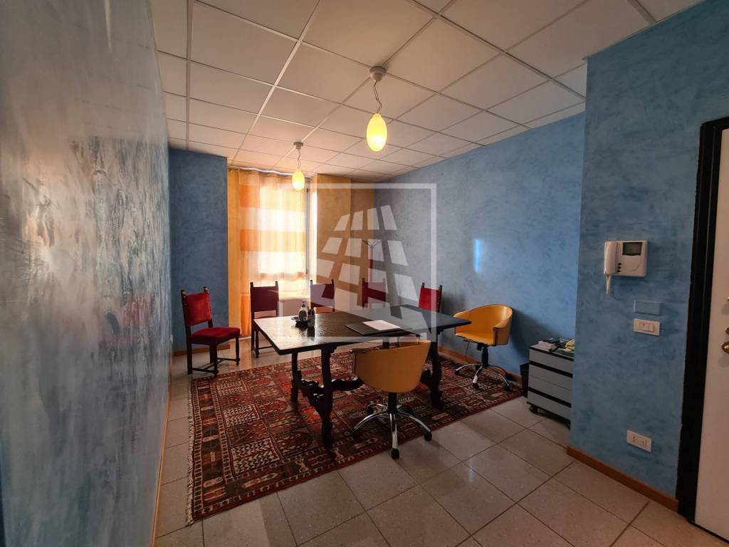 ufficio in vendita a Reggio nell'Emilia in zona Santa Croce
