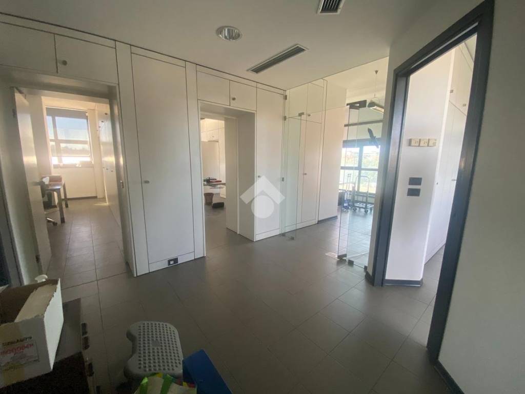 ufficio in vendita a Reggio nell'Emilia in zona Tribunale